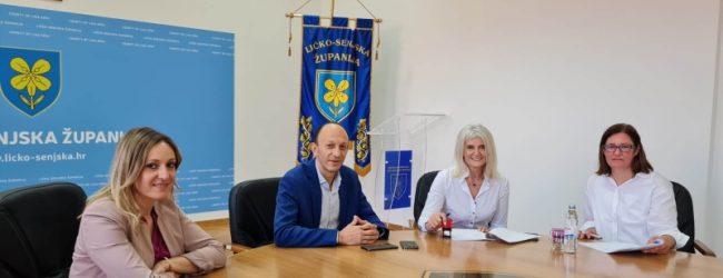 Osnovna škola Otočac uskoro dobiva fotonaponsku elektranu