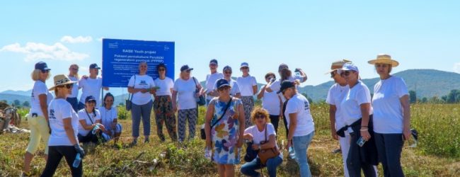 Volonterska akcija na permakulturnom povrtnjaku u Perušiću