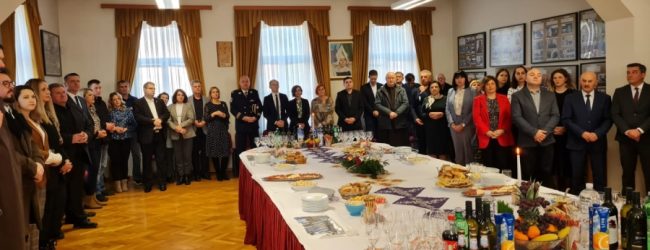 Božićni prijem Gospićko-senjske biskupije okupio mnoštvo uzvanika