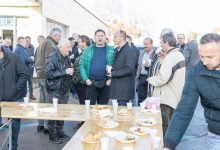 HDZ Ličko-senjske županije organizirao blagdansko druženje s građanima na gospićkoj tržnici