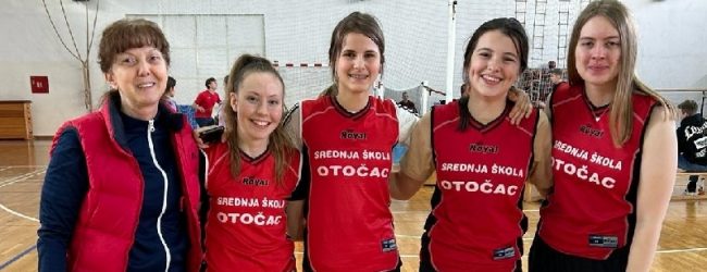 Badmintonašice Srednje škole Otočac županijske prvakinje