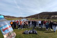 Otočki srednjoškolci u akciji čišćenja obale starog toka Gacke