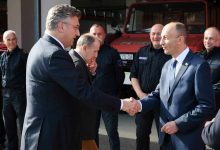 Plenković obišao novouređeni Vatrogasni dom u Perušiću