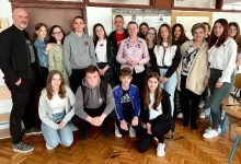 Književni susret otočkih srednjoškolaca sa Zoranom Žmirićem