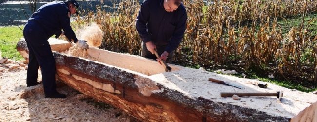 Gacka plav – tradicionalno plovilo korišteno u gornjem dijelu toka Gacke