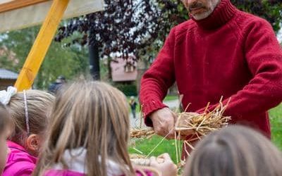 Jesenski festival u Otočcu: Održana radionica izrade malih slamnatih skulptura