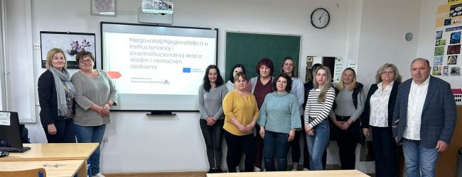 U Srednjoj školi Otočac započela edukacija za njegovatelje/njegovateljice