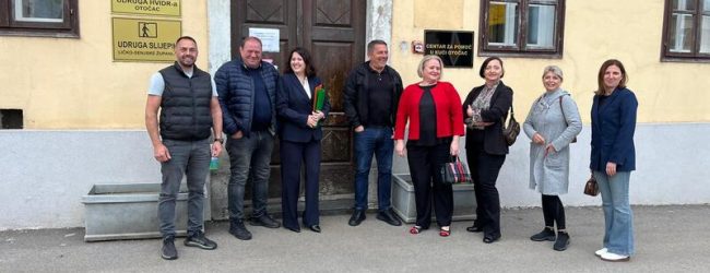 Kandidacijska lista “Otočac mora bolje” prva službeno predala potpise podrške