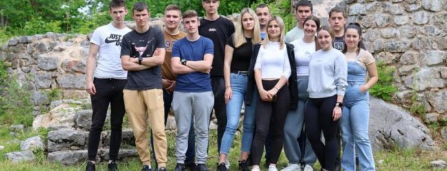 Terenske radionice otočkih srednjoškolaca na lokalitetu Fortica