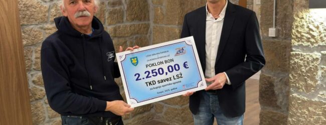Uručeni čekovi za nabavu sportske opreme sportskim udrugama i savezima s područja Ličko-senjske županije