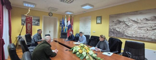 Predstavnici Ministarstva hrvatskih branitelja i Grada Otočca održali zajednički radni sastanak
