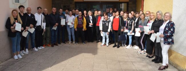 U Srednjoj školi Otočac dodijeljena uvjerenja polaznicima programa digitalnih vještina