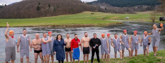 Opatijski kukali prvi dan proljeća obilježili kupanjem u Gacki