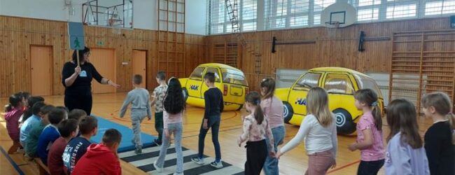 Kroz igru do veće sigurnosti: U Otočcu održan program „Vidi i klikni“
