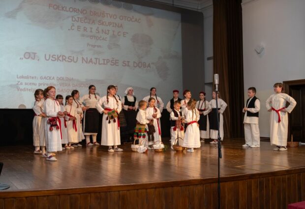 Završena 6. Smotra dječjeg folklora u Otočcu: Poznato tko ide u Đakovo, Vinkovce, Županju i Slavonski Brod