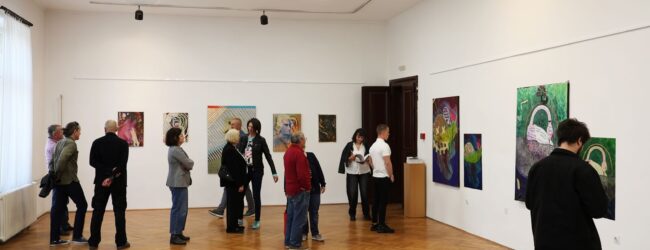 U Otočcu otvorena izložba radova Nikole Jergovića
