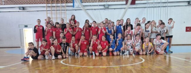 Veliki uspjeh mladih košarkašica: ŽKK Otočac pomeo konkurenciju na domaćem terenu!
