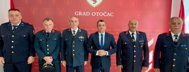 Gradonačelnik Bukovac primio predstavnike vatrogasne zajednice Grada Otočca