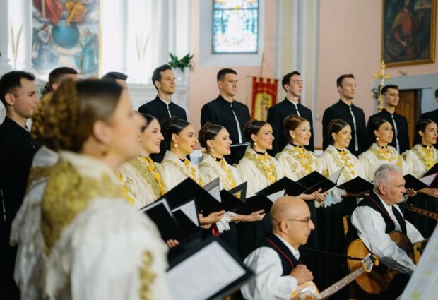 Duhovni spektakl „Agnec Božji“ u Crkvi Presvetog Trojstva u Otočcu