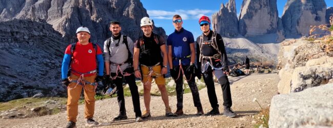 Članovi PAK Annapurne na vrhu Monte Paterno u Dolomitima i na stijenama Napoleonice